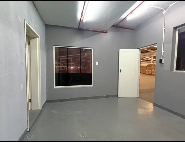 3,353M² WAREHOUSE TO LET IN NEW GERMANY